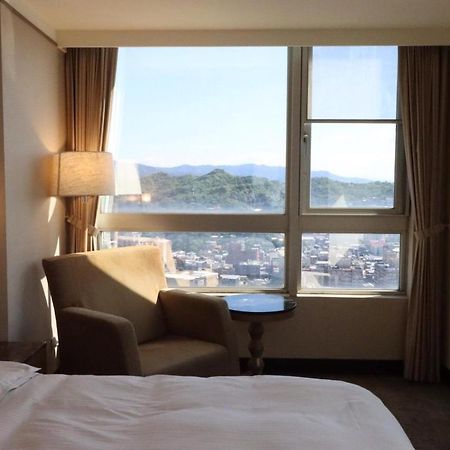 Rhine Inn Keelung Extérieur photo