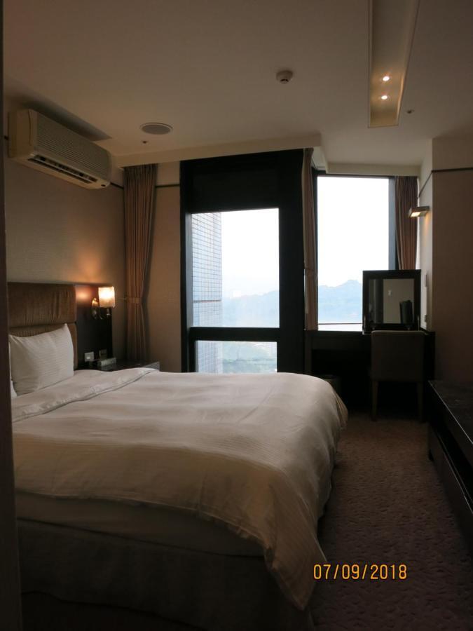Rhine Inn Keelung Extérieur photo